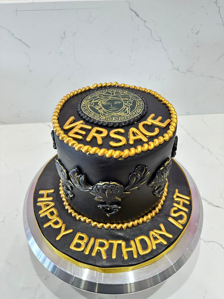 Versace themed birthday cake in black and gold. Designed by Cake Quarter  Wedding cakes • Birthday Cakes. www.cakequarter.co.uk 01215… | Pasteles,  Tortas, Fiesta