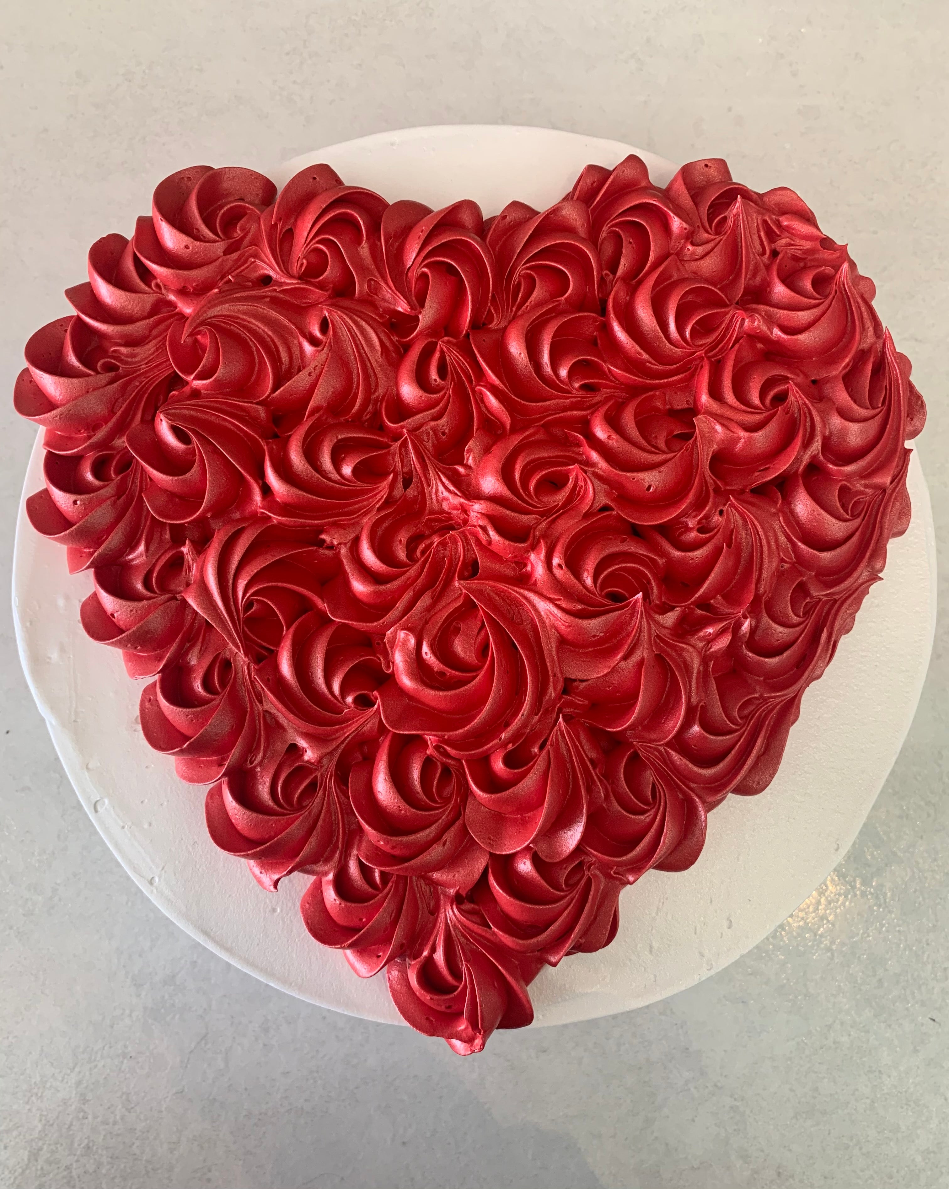 Red & White Heart Shaped Anniversary cake 1.3 kg - Sakigifts.com
