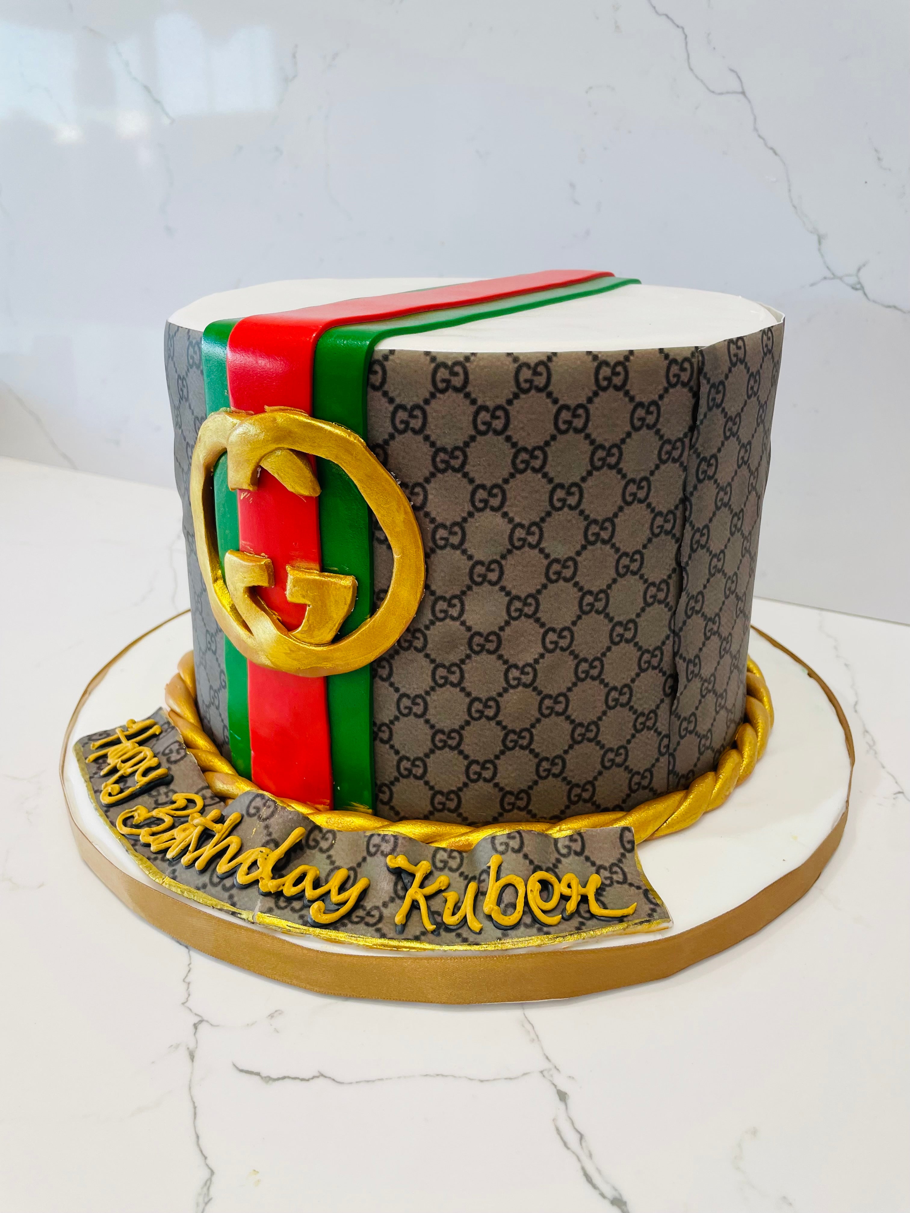 Gucci cake - Decorated Cake by Jitkap - CakesDecor