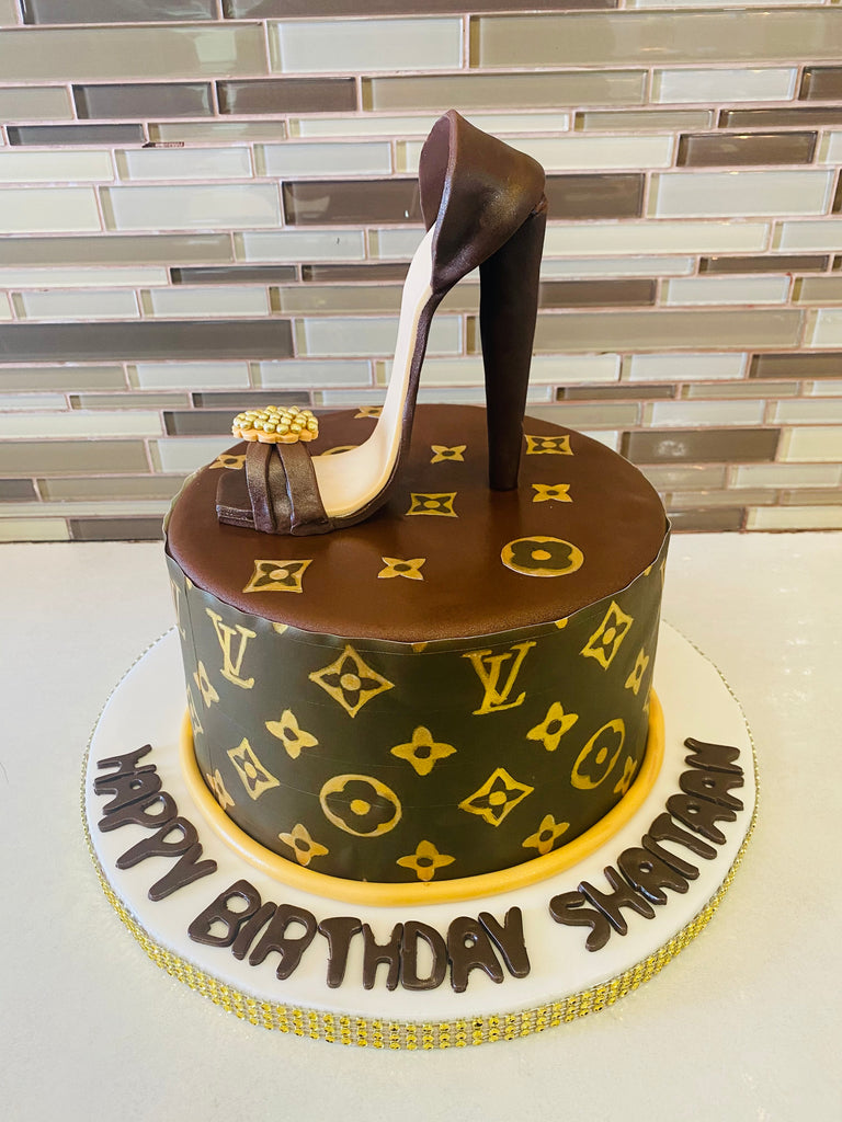 louis vuitton cake  Louis vuitton cake, Cake decorating with fondant, Cool  birthday cakes