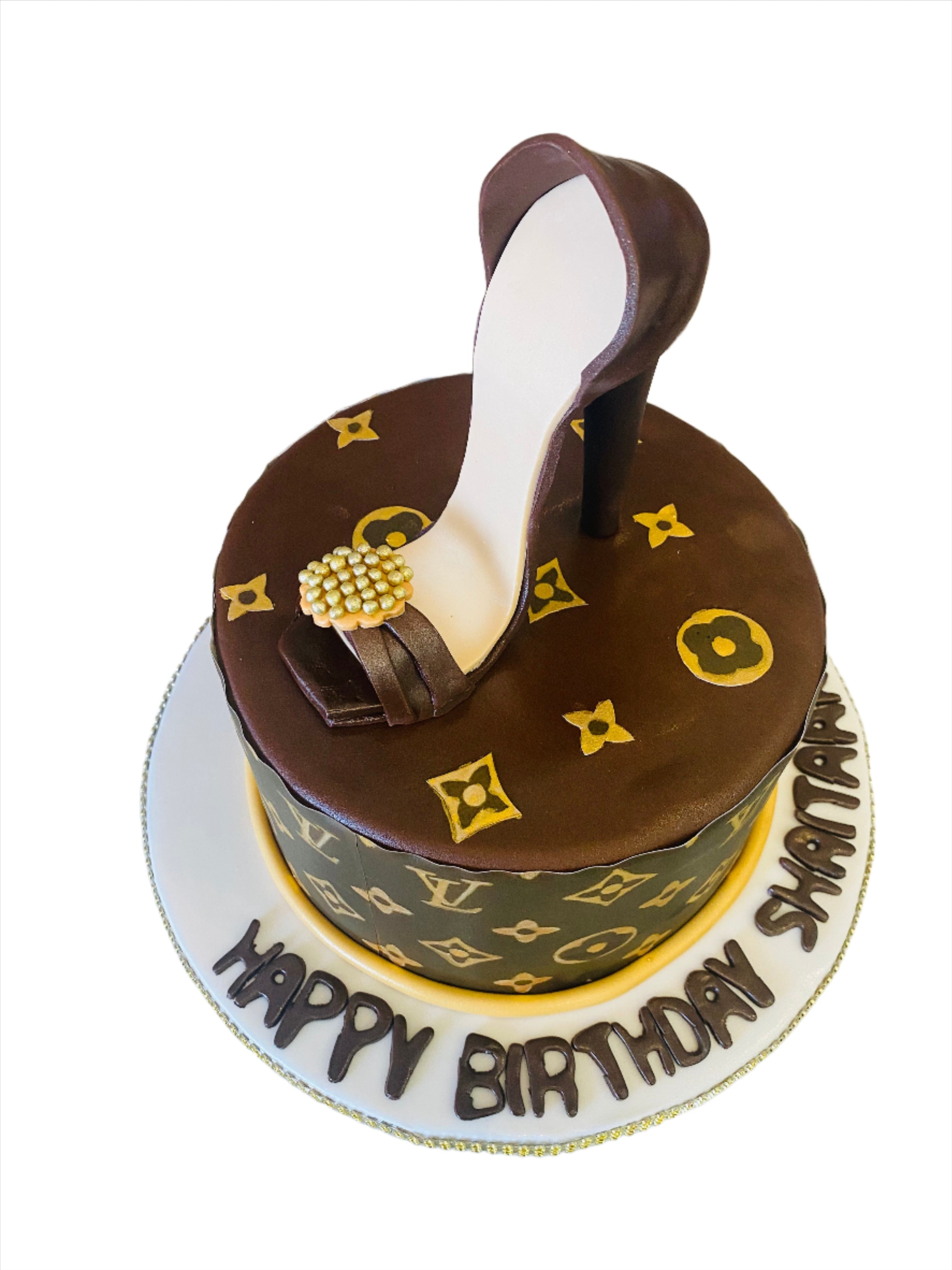 louis vuitton cake  Louis vuitton cake, Cake decorating with fondant, Cool birthday  cakes